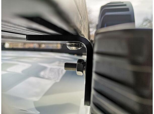 Lazer Vinkelbrakett til Sentinel For å flate-montere Sentinel bak lykten. 