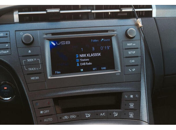 audiocom.no - Brukervennlig DAB+adapter med trådløs overføring via FM