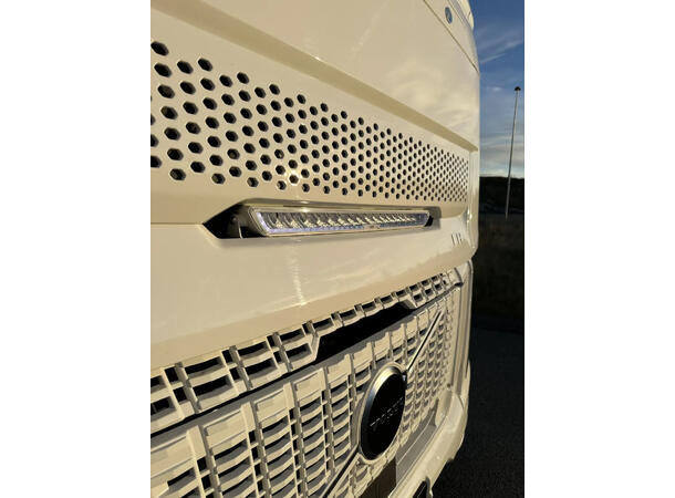 OZZ XB1 P27" fjernlyspakke hvit | Volvo FH Aero 2024?