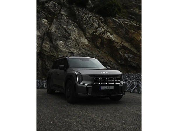 OZZ SQR 9" fjernlys 210mm (Sort hus) med park- og varsellys, 21000 lumen 