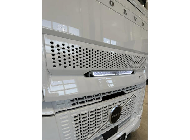 OZZ XB1 P27" fjernlyspakke hvit | Volvo FH Aero 2024?