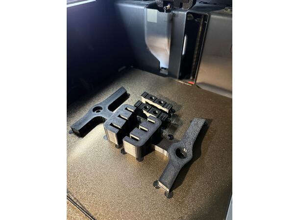 Skruefrie festebraketter Tesla Passer:  Model Y juniper 