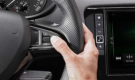 Betjeningsknapper på rattet Skoda Octavia 3